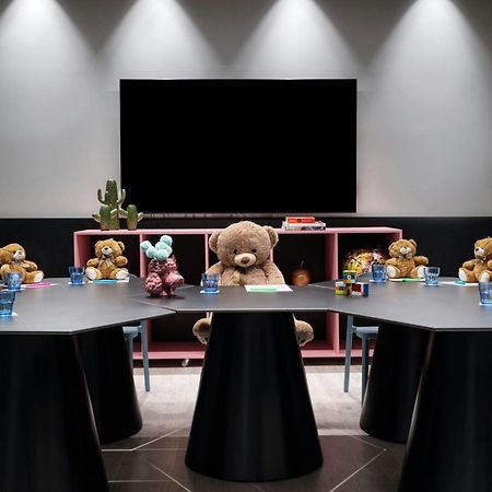 Moxy Athens City Экстерьер фото