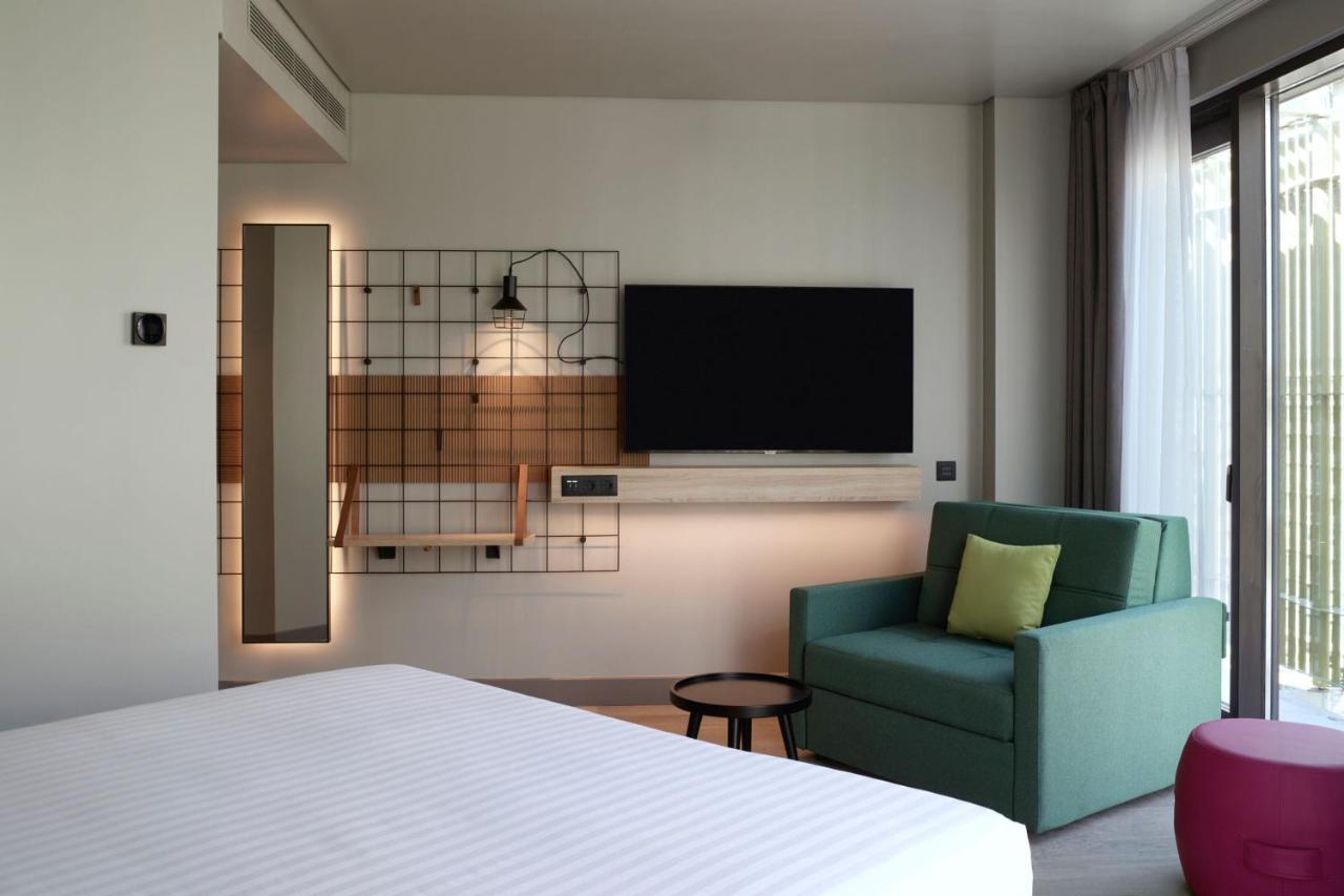 Moxy Athens City Экстерьер фото