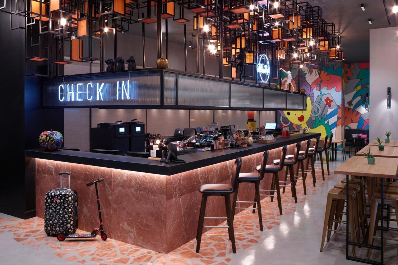 Moxy Athens City Экстерьер фото