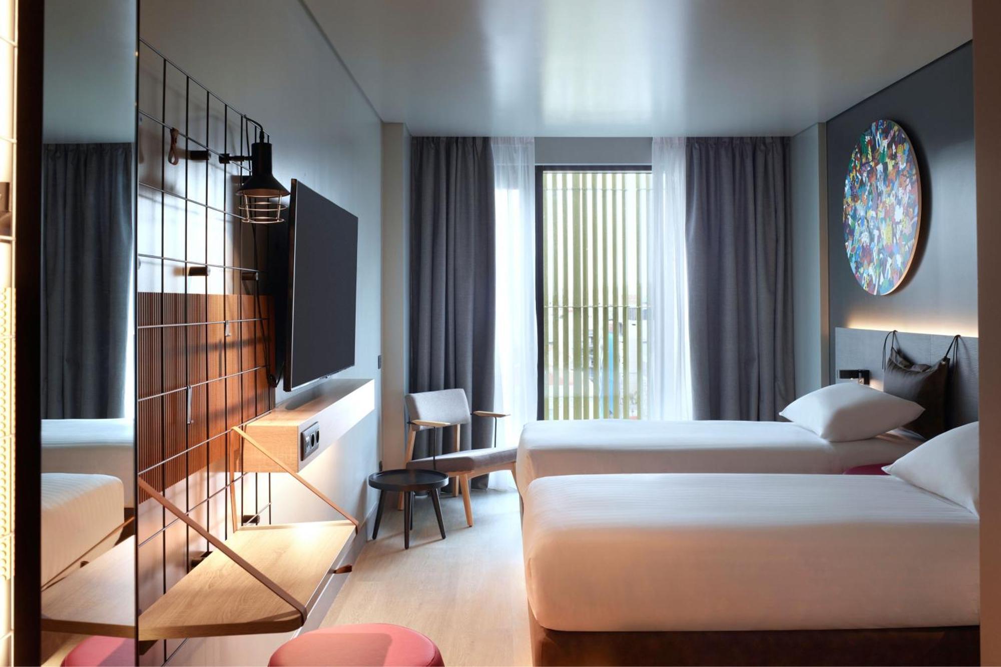Moxy Athens City Экстерьер фото
