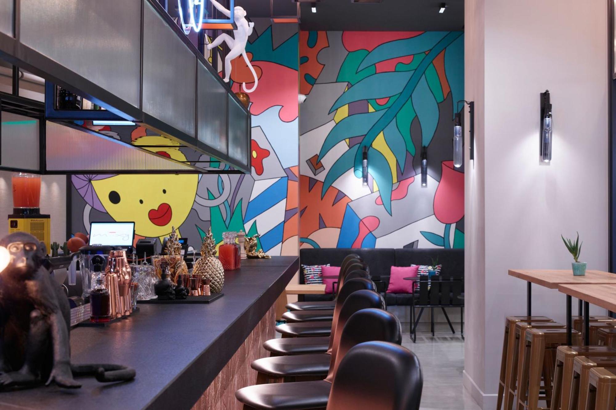 Moxy Athens City Экстерьер фото