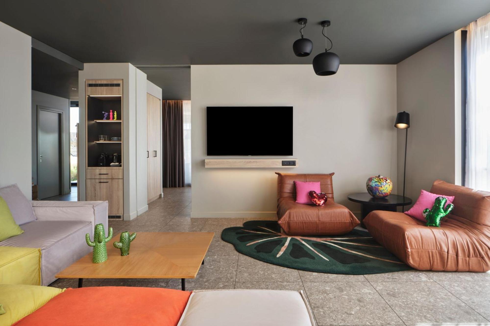 Moxy Athens City Экстерьер фото