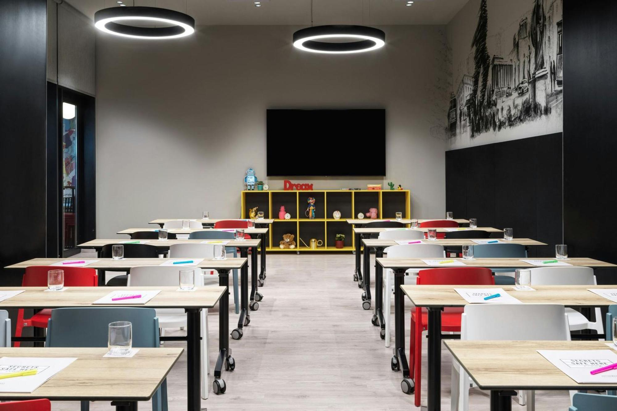 Moxy Athens City Экстерьер фото